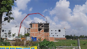 Công trình có tổng diện tích sàn khoảng 350m², được thiết kế theo mô hình nhà phố hiện đại, kiên cố